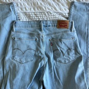 Levi’s high rise skinny jeans 28